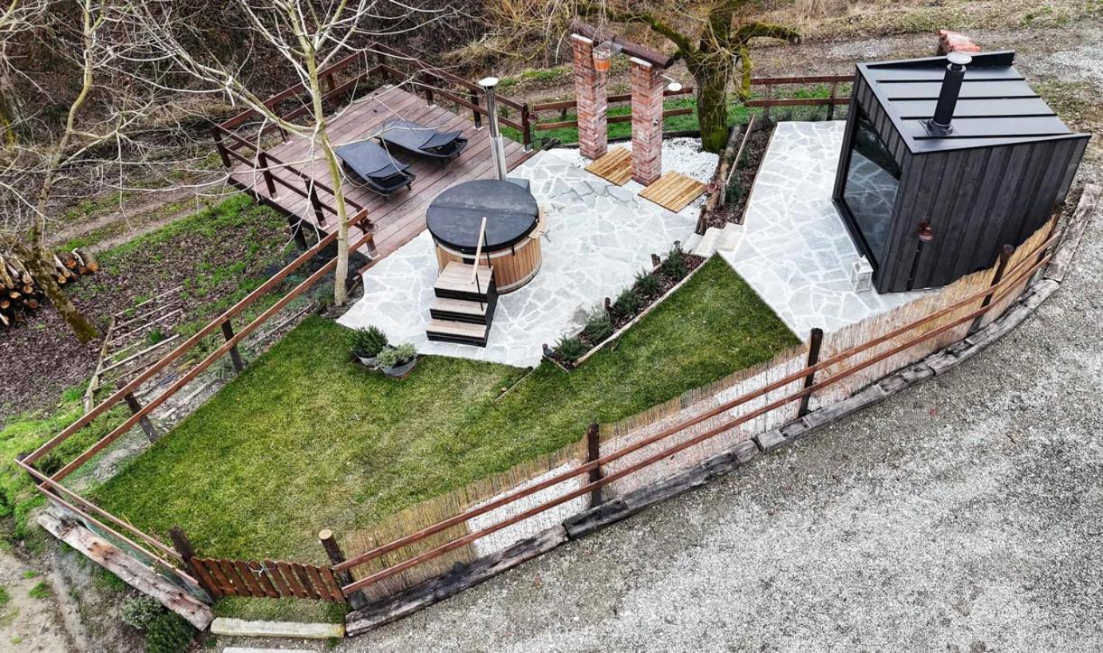La Casa In Collina Bed and Breakfast Cinzano Exteriör bild